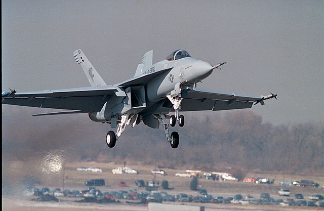 F/A-18E/F Super Hornet landing(Neg#: C35-1406-401)